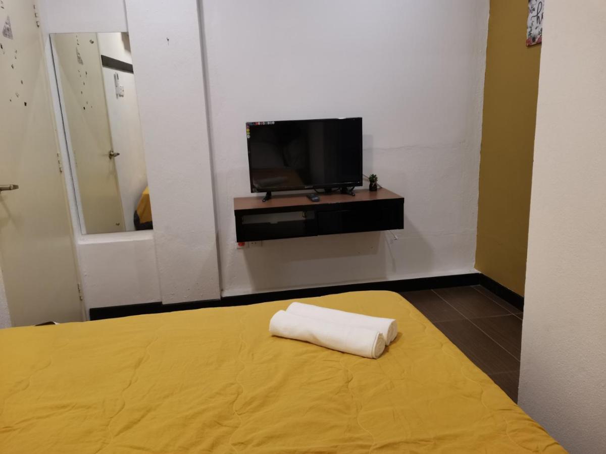 G Fortune Guest House+ George Town Bagian luar foto