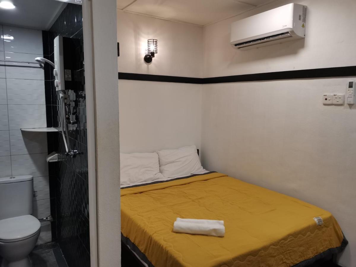 G Fortune Guest House+ George Town Bagian luar foto
